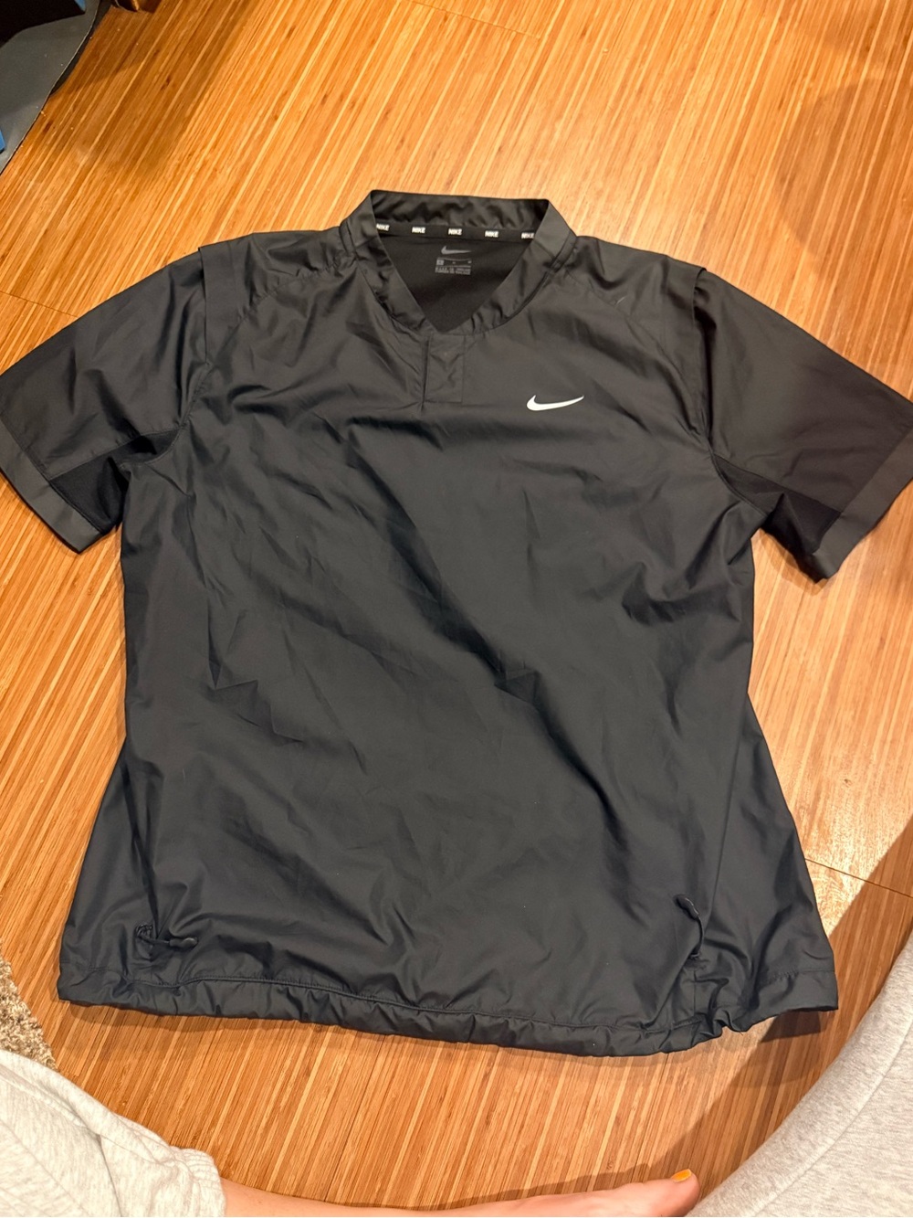 Nike Men’s Short Sleeve Windbreaker